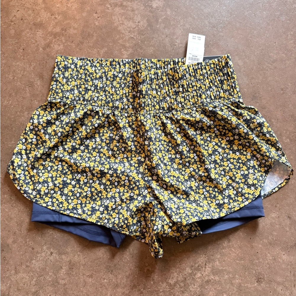 NWT Gilly Hicks Go Active Lined Short